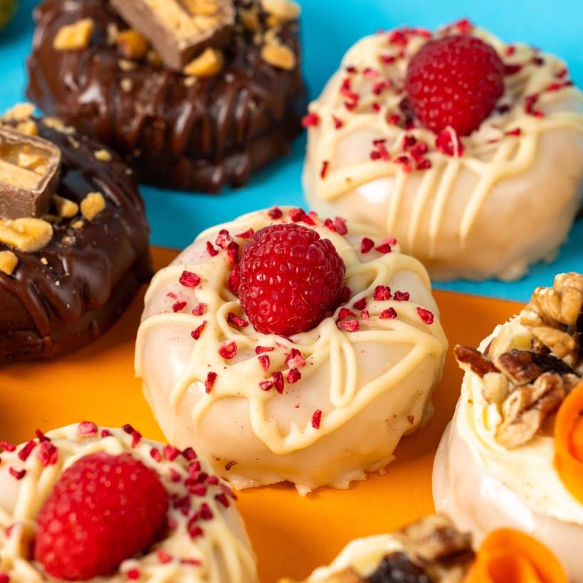 "Baked All-Stars" glutenfreundliche Mini-Kuchen-Donut Geschenkbox (12 Stück)